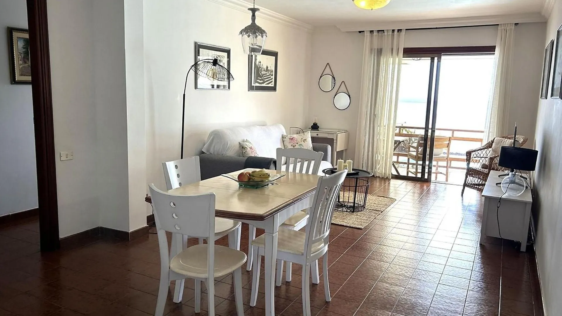 Holiday Flat, Radazul